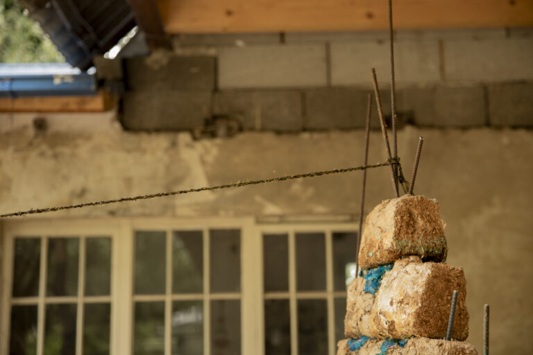 HALTEN by Mirjam Mercedes Salzer