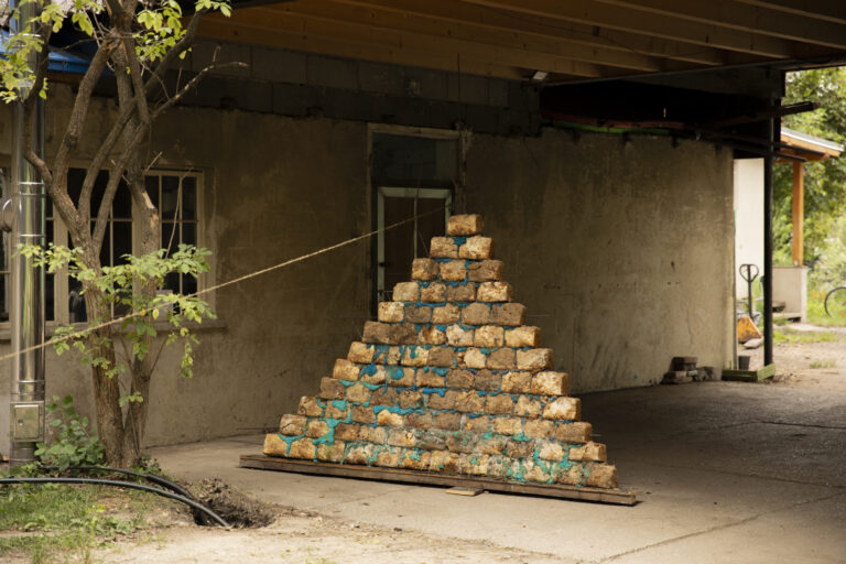 HALTEN by Mirjam Mercedes Salzer