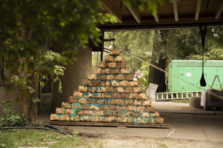 HALTEN by Mirjam Mercedes Salzer